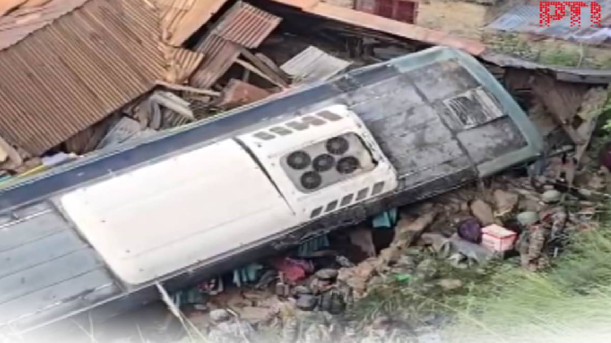 Bus Carrying Amarnath Pilgrims Crashes Into House in Ganderbal, 39 Injured