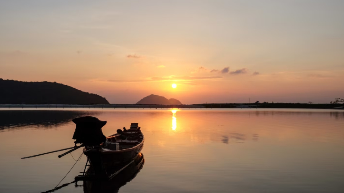 Six Andhra Fishermen Rescued After Fishing Boat Capsizes Off Karnataka Coast