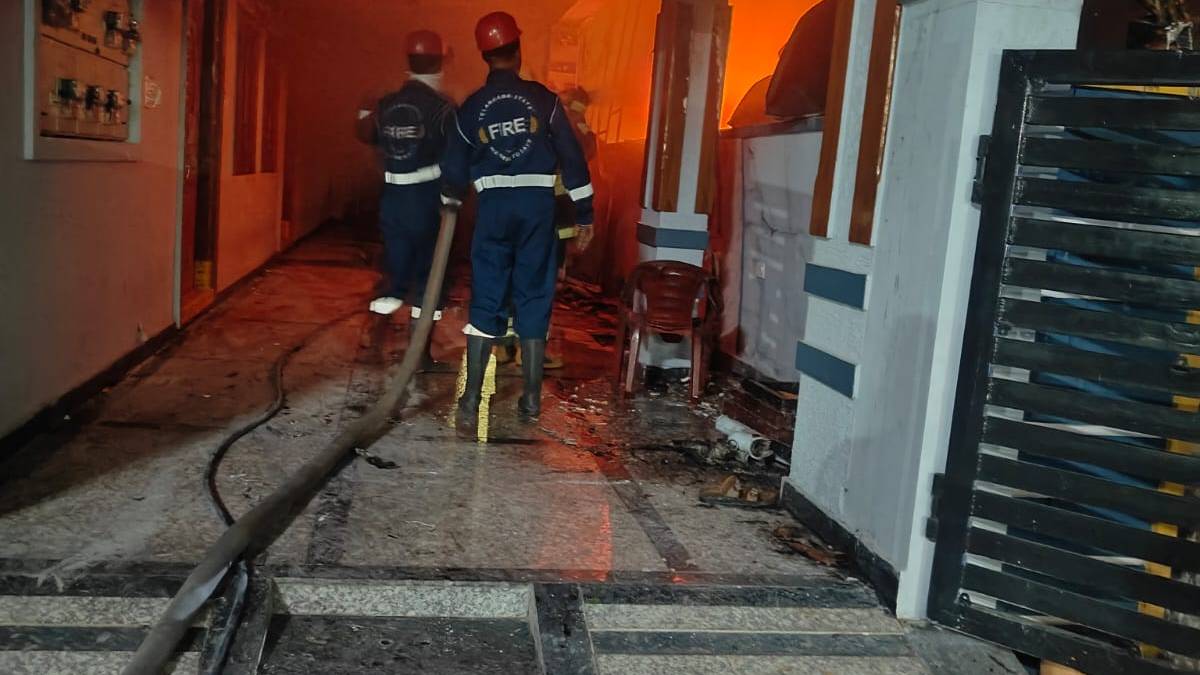 Firefighters douse Hyderabad scrap godown blaze | Photo Credit: https://x.com/ANI