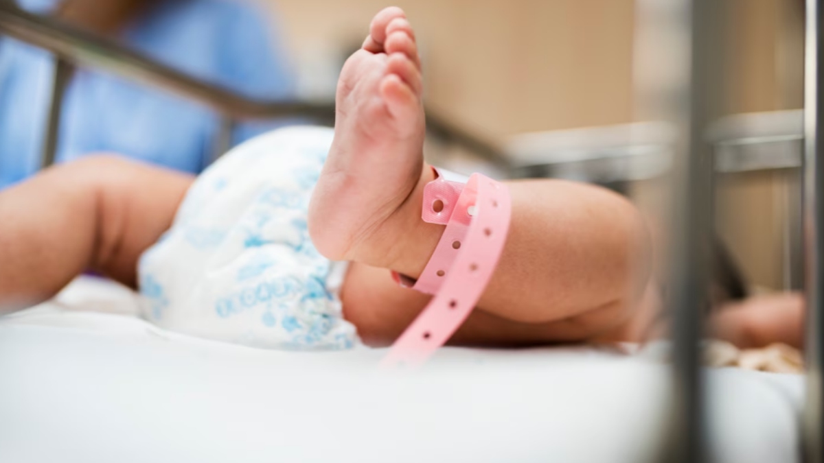 Australian Mother Gives Birth to Quadruplet Girls, Appeals for Help to Buy a 10-Seater Vehicle | Photo Credit: https://www.magnific.com