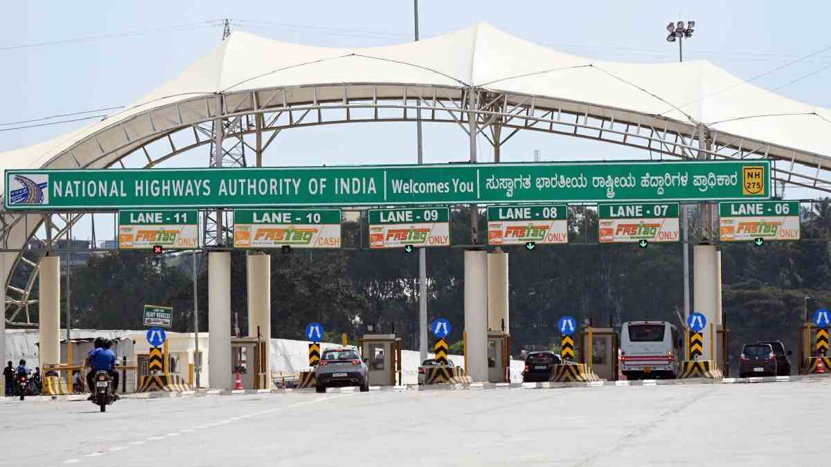 Bengaluru–Mysuru Expressway Toll Hiked Again; Travel Becomes Costlier | Photo Credit: AI