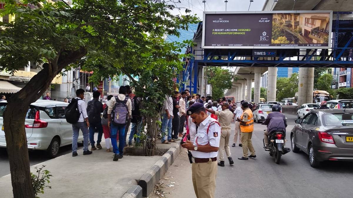 'Stop Waiting on the Road': Bengaluru Traffic Police Launch Awareness Drive on Bus Stop Discipline