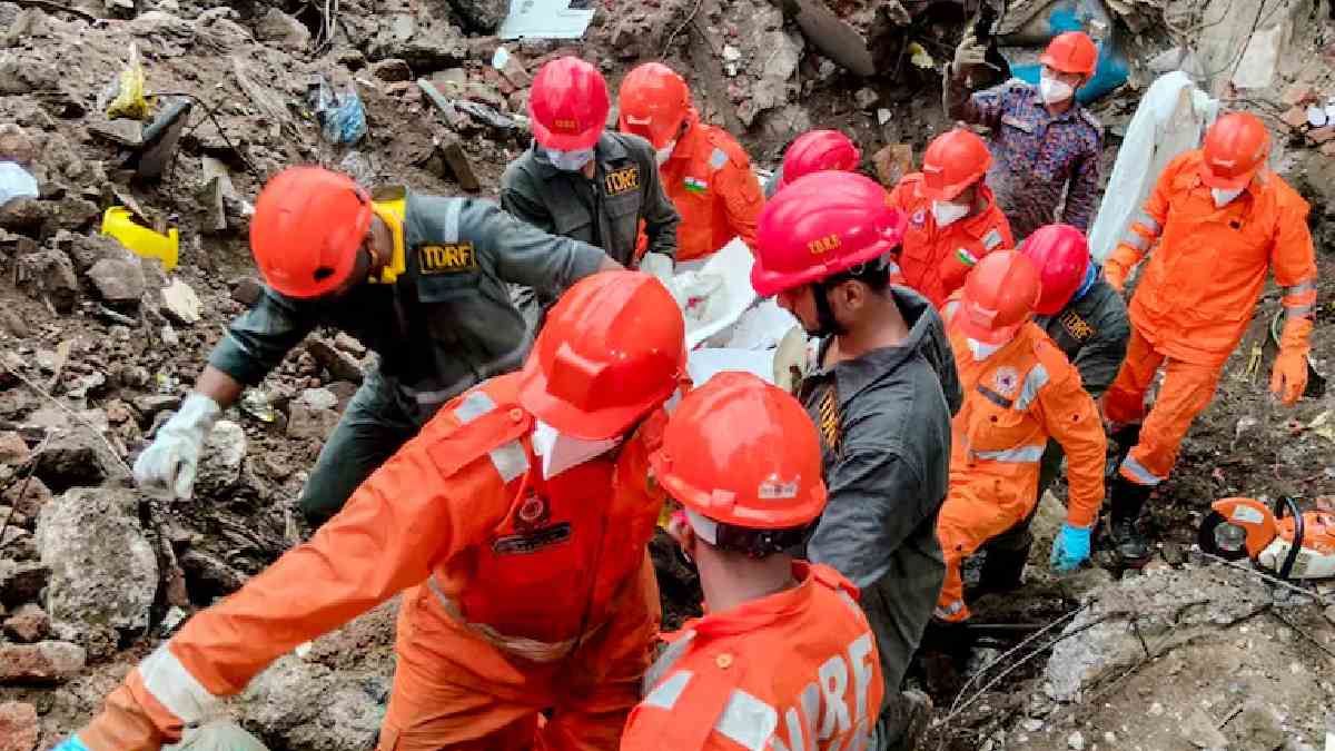 Eight Killed as Residential Building Collapses in Bhiwandi, Several Feared Trapped Under Debris