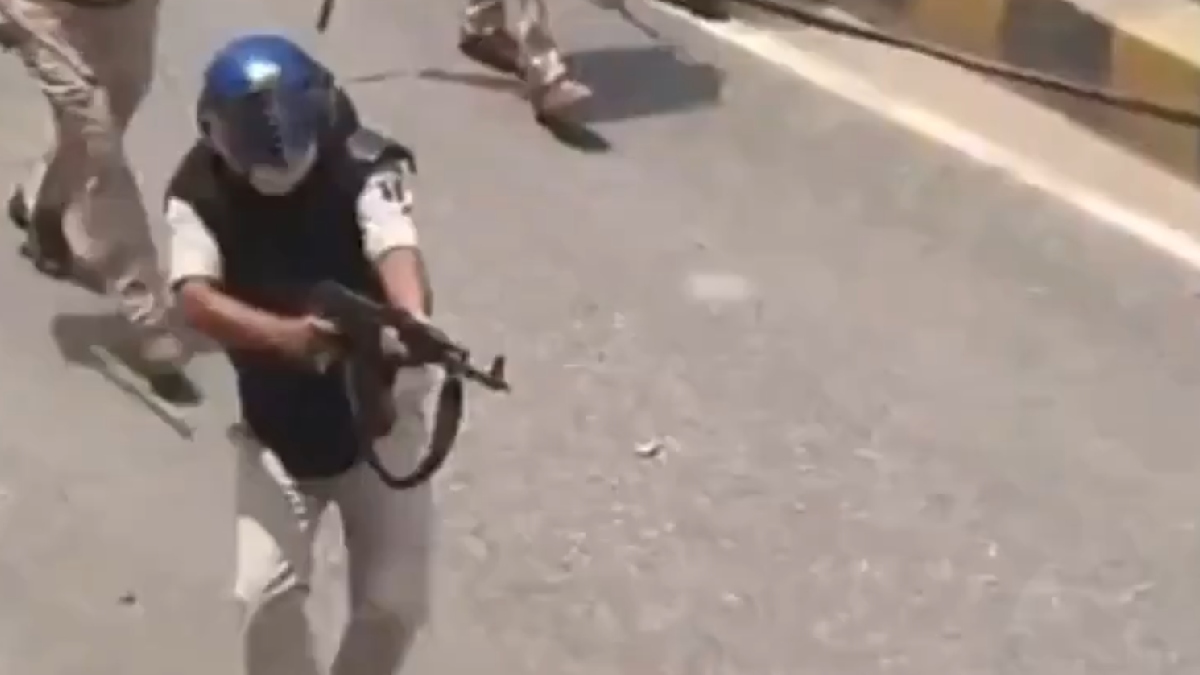Bihar Cop Suspended After Video Shows AK-47 Firing During Student Protests in Siwan