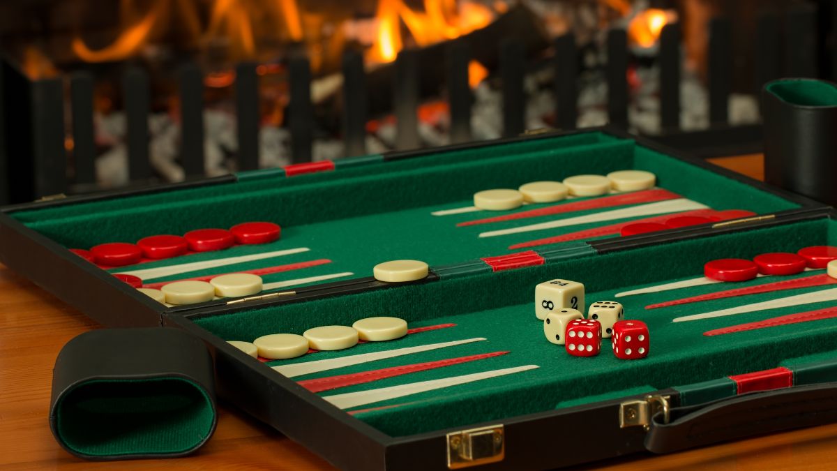 Cómo Jugar Backgammon: Reglas Básicas, Objetivo y Consejos para Principiantes