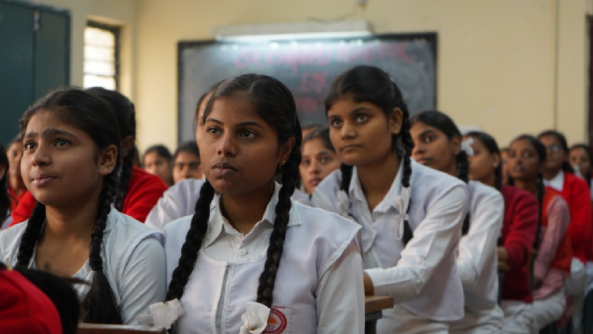CBSE Makes Third Language Mandatory for Classes 9 & 10 Under NEP 2020: Will Students Need to Pass It?