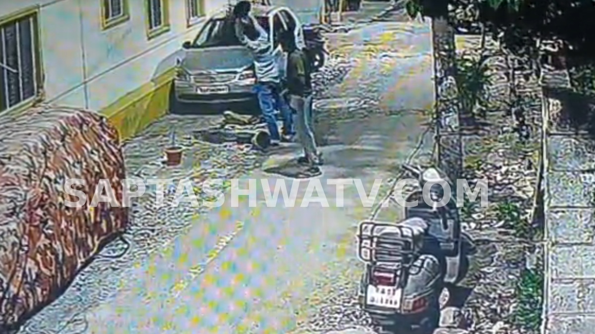 ಮೈಕೋ ಲೇಔಟ್‌ನಲ್ಲಿ ಇಬ್ಬರು ಕುಡುಕರು ಮಧ್ಯರಾತ್ರಿ ಮನೆಯ ಮುಂದಿನ ಹೂ ಕುಂಡಗಳನ್ನು ಧ್ವಂಸ