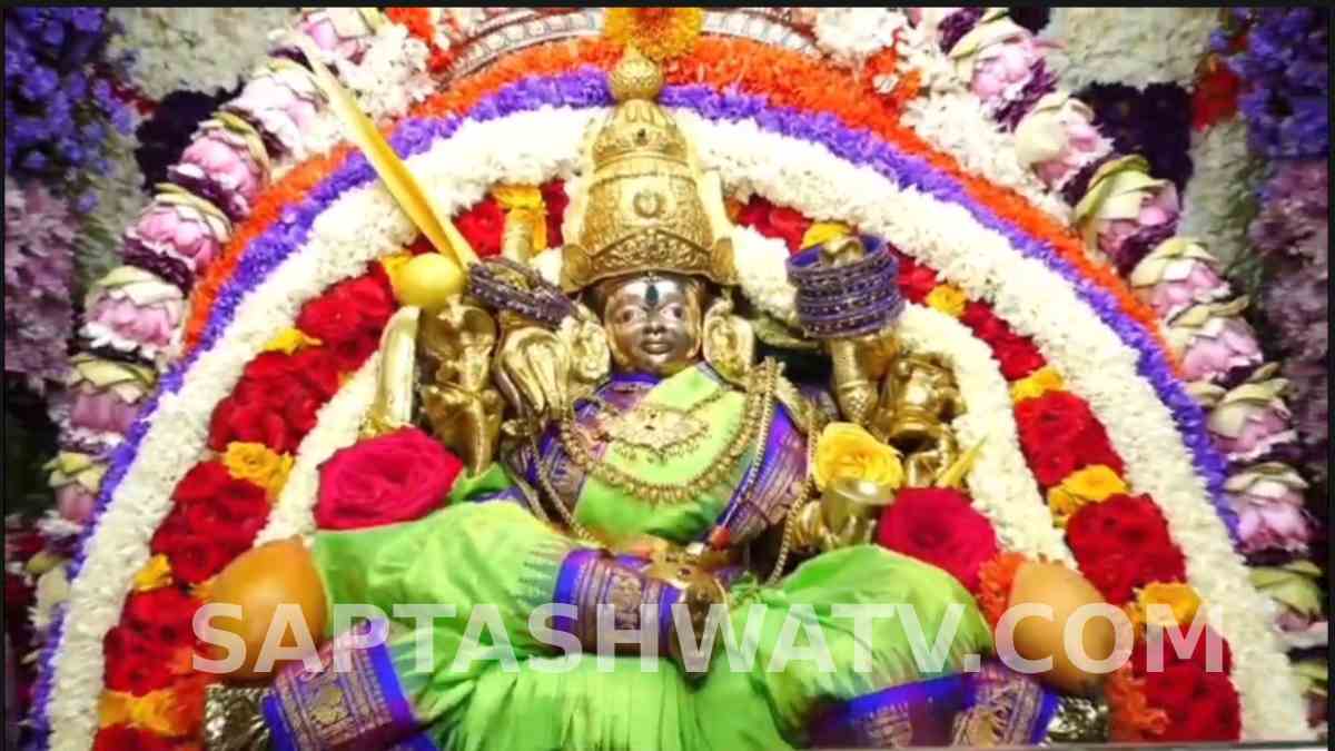 Heavy Rush at Chamundi Hills as Lakshmi Alankara Draws Devotees