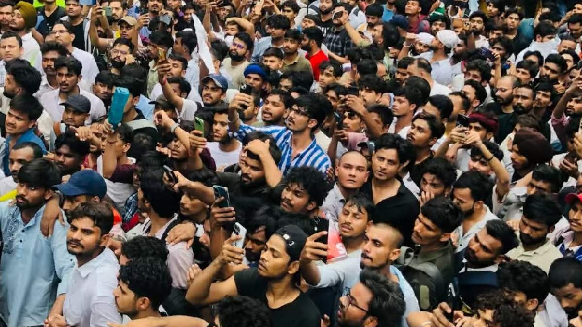 Delhi Police Probes Bluetooth Messaging Apps Amid CJP Protest Internet Restrictions