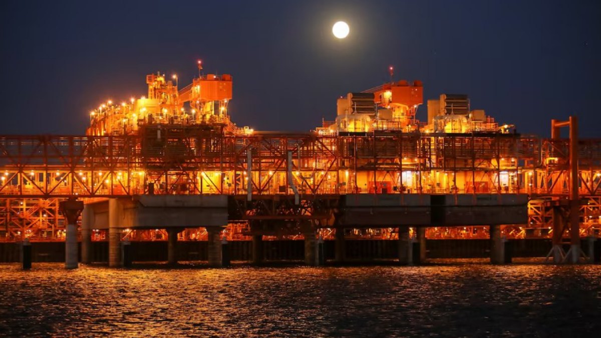 Global Oil Prices Jump 12% Amid Rising US-Iran Tensions and Gulf Supply Concerns