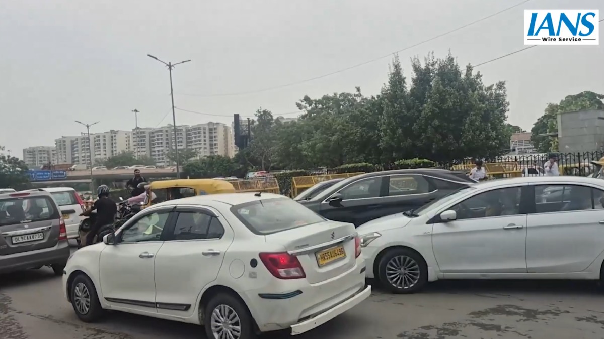 Delhi Traffic Advisory Today: Diversions Near Delhi Gate, Rajghat, IP Flyover Due to Kisan Ghat Protest | Photo Credit: https://x.com/ians_india