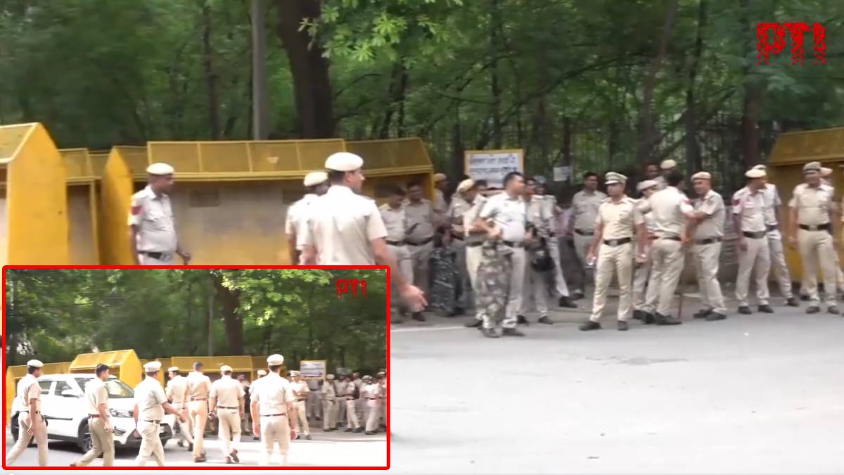 Heavy Police Deployment Near Congress Office in Delhi Amid Heightened Security