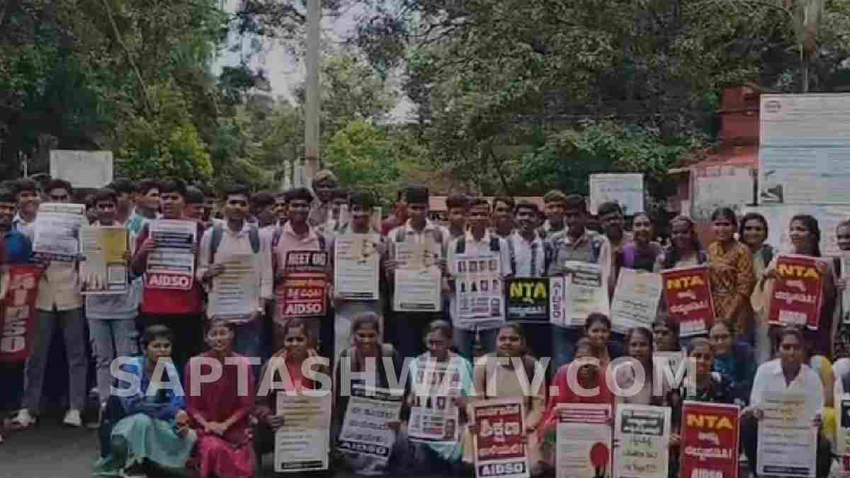 ಧಾರವಾಡ ಬ್ರೇಕಿಂಗ್- ದೆಹಲಿಯಲ್ಲಿ ವಿದ್ಯಾರ್ಥಿಗಳ ಮೇಲೆ ಲಾಠಿಚಾರ್ಜ್ ಖಂಡಿಸಿ ಕೆ.ಸಿ.ಡಿ ಕಾಲೇಜಿನಲ್ಲಿ ಬೃಹತ್ ಪ್ರತಿಭಟನೆ!!