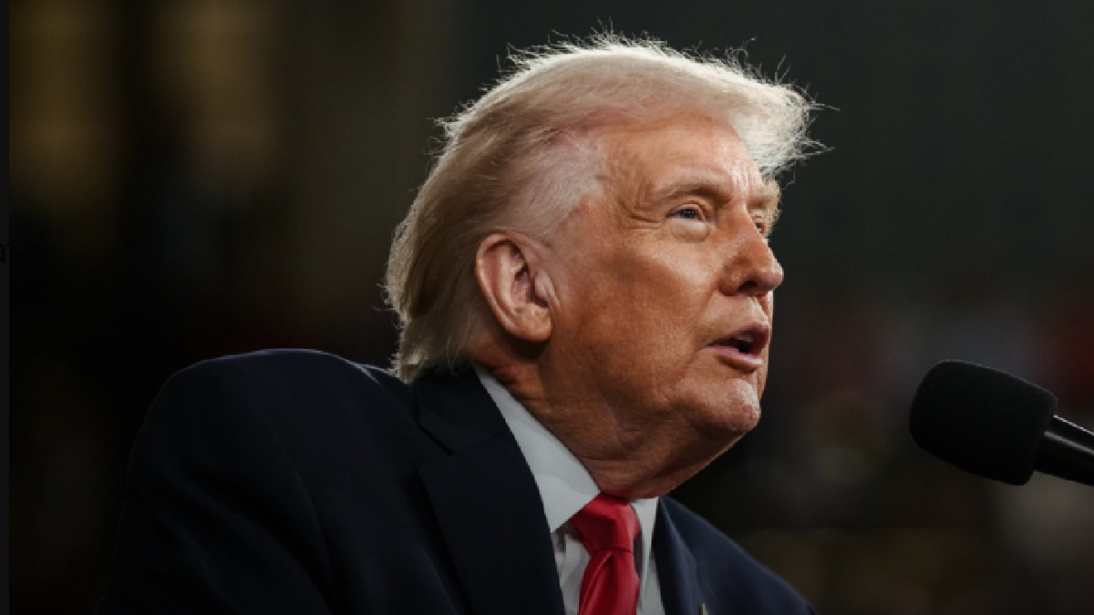 Why Trump Administration Is Examining Officials' Mobile Phones Over Qatari Boeing 747 Leak