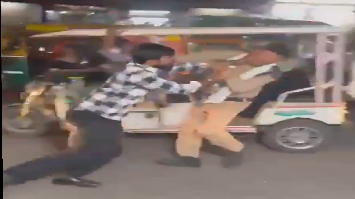 Driver Assaults Traffic Officer in Lucknow | Photo Credit: https://x.com/Incognito_qfs