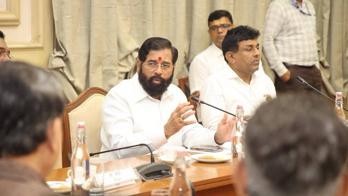 ಮಹಾರಾಷ್ಟ್ರ ಡಿಸಿಎಂ ಏಕನಾಥ್ ಶಿಂಧೆ ಆಸ್ಪತ್ರೆಗೆ ದಾಖಲು - ತೀವ್ರ ಜ್ವರ, ಸುಸ್ತಿನಿಂದ ಬಳಲುತ್ತಿರುವ ನಾಯಕ!!