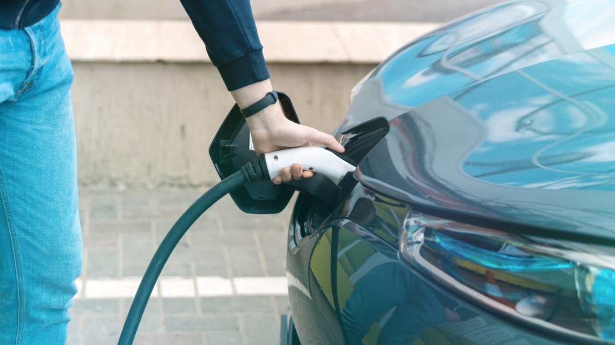 EV Charging in Apartment Communities: Shared Infrastructure vs Individual Charging Points Explained | Photo Credit: https://www.magnific.com