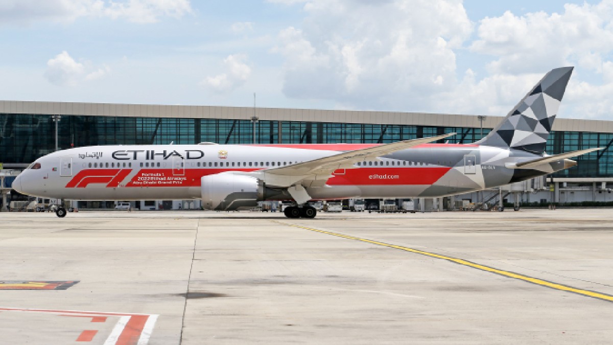 Etihad Airways Passenger Downgraded to Economy at Boarding Gate Calls It 'Worst Experience Ever'