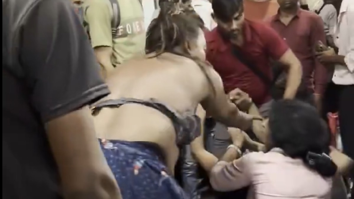 Family and Transgender Group Clash Over Train Seats at Old Delhi Station; Viral Video Sparks Debate