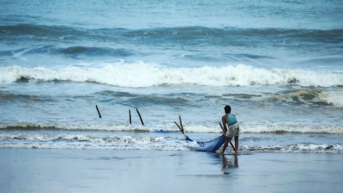 Nine Fishermen Found Dead After Trawler Sinks in Bay of Bengal, Six Still Missing