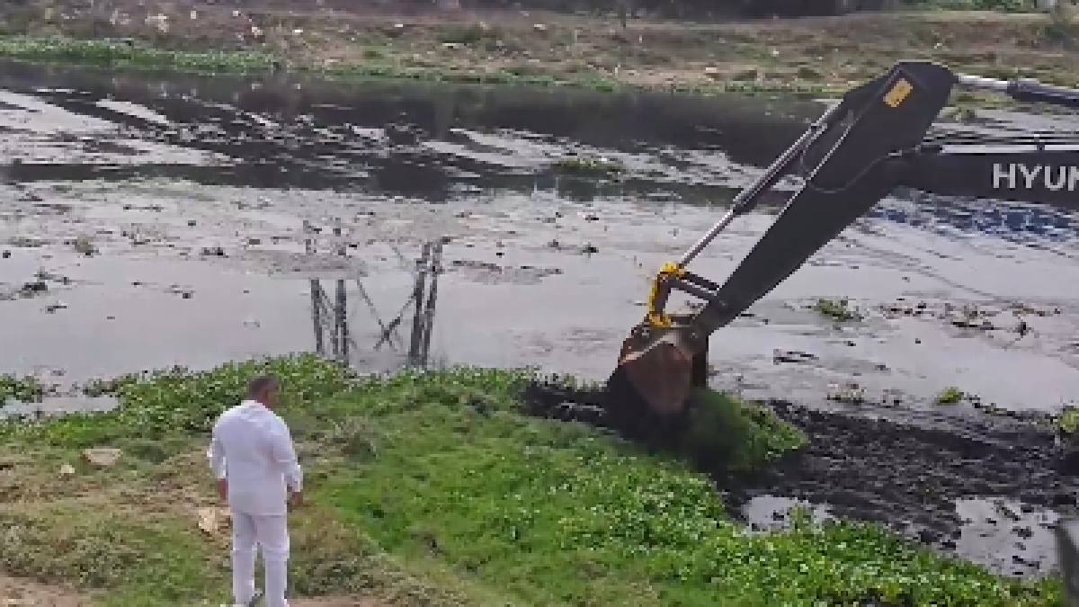 TN Minister N. Anand Launches Major Desilting Drive at Chennai's Okkiyam Maduvu Channel