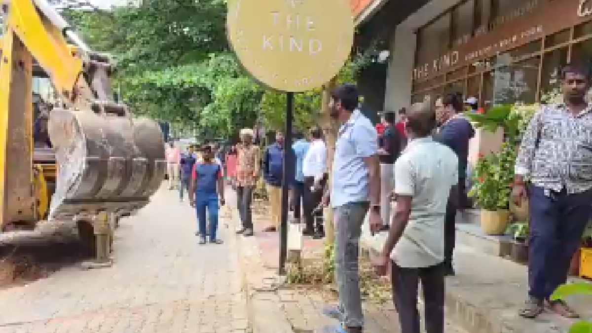 ಜೆ.ಪಿ. ನಗರದಲ್ಲಿ ಬಿಬಿಎಂಪಿ ಬೃಹತ್ ಕಾರ್ಯಾಚರಣೆ - ಫುಟ್‌ಪಾತ್ ಒತ್ತುವರಿ ಸಂಪೂರ್ಣ ತೆರವು!!