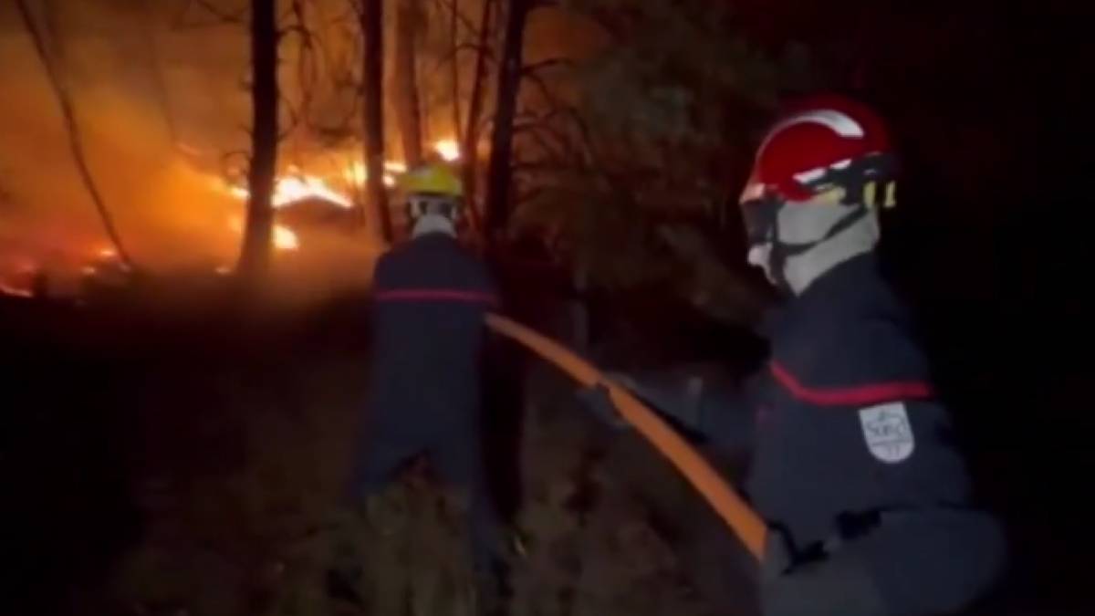 France Deploys Military Cargo Aircraft as Massive Wildfires Trigger Evacuations