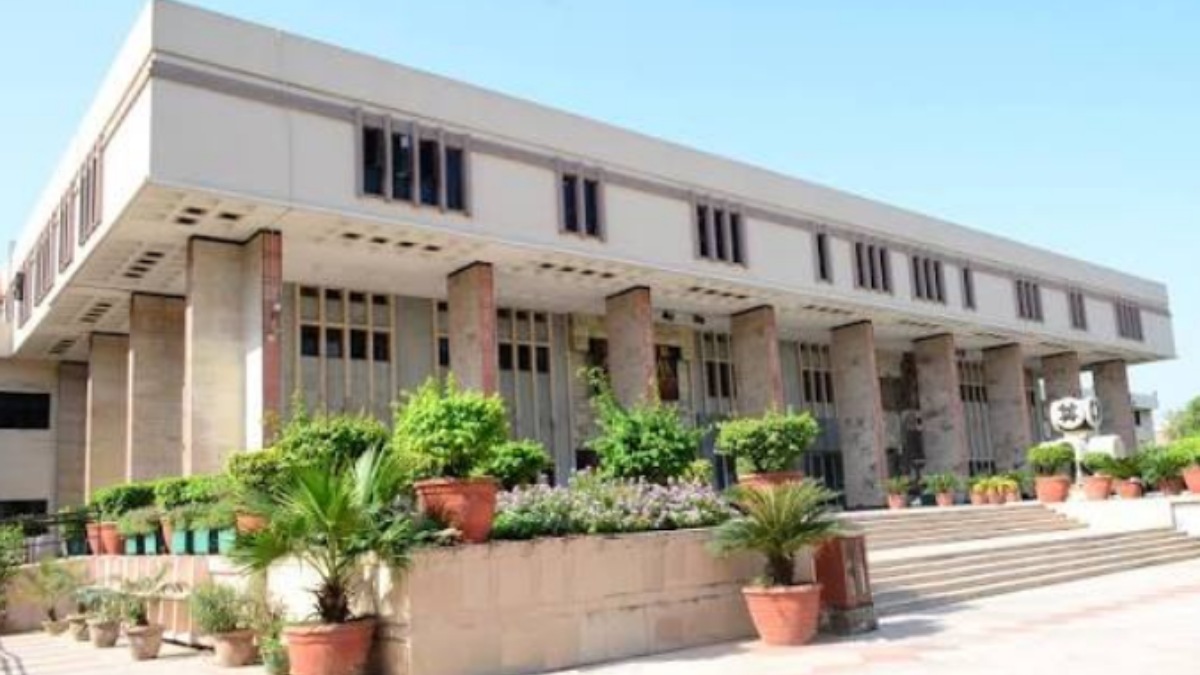 Delhi High Court Says Anyone With a Phone and Microphone Can Claim to Be a Reporter | Photo Credit: https://www.delhihighcourt.nic.in/web/delhi-high-court-complex