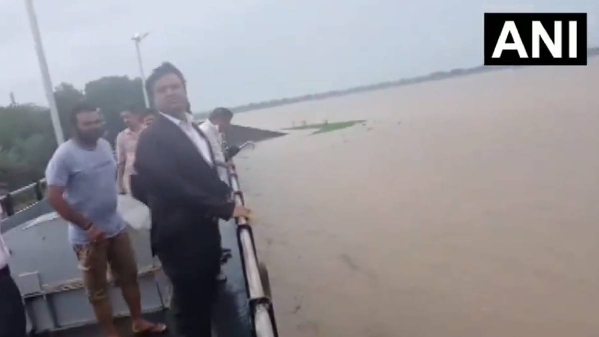 Gujarat Deputy Collector Inspects Nayaka Dam Amid Heavy Rainfall, Urges Vigilance in Surendranagar