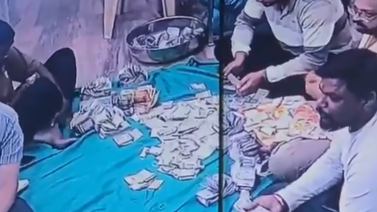 Gujarat's Ambaji Temple Staffer Accused of Hiding Cash While Counting Devotee Donations | Photo Credit: https://x.com/sardesairajdeep