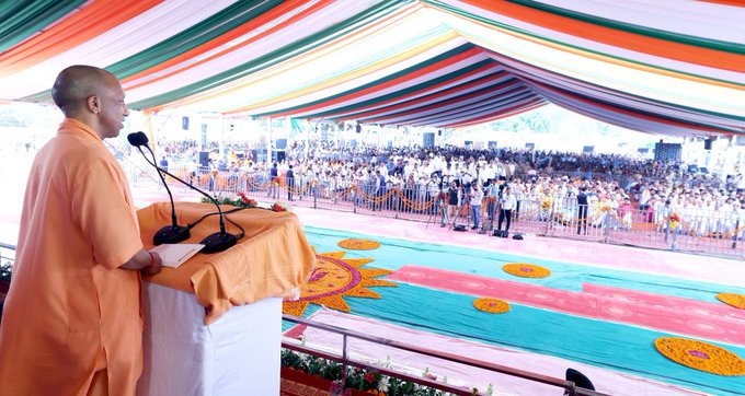 ʻಹನುಮಾನ್ ಗಢಿ ಮೆಟ್ಟಿಲುಗಳ ಮೇಲೆ ನಮಾಜ್ ಮಾಡಿದ ಪಾಪದ ಇತಿಹಾಸ ಇವರದ್ದುʼ - ಅಯೋಧ್ಯೆಯಲ್ಲಿ ಸಿಎಂ ಯೋಗಿ ಗರಂ!!