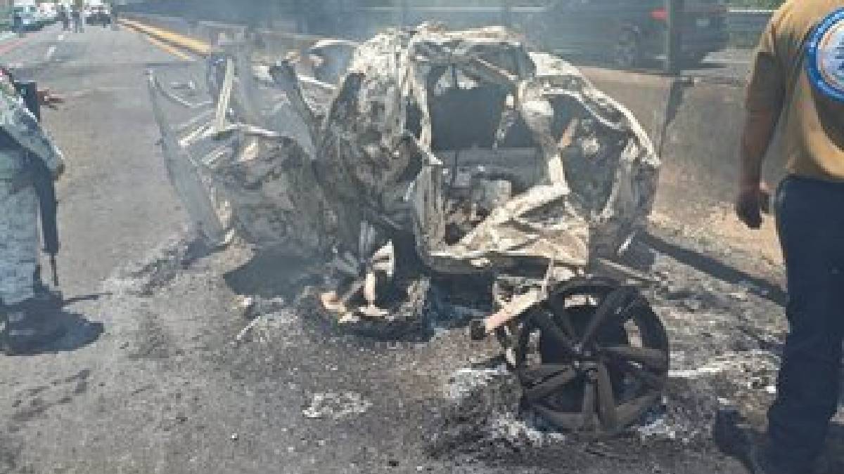 Rescue teams at Mexico highway crash | Photo Credit: https://x.com/Renee_Hdez  and  https://x.com/dk1250