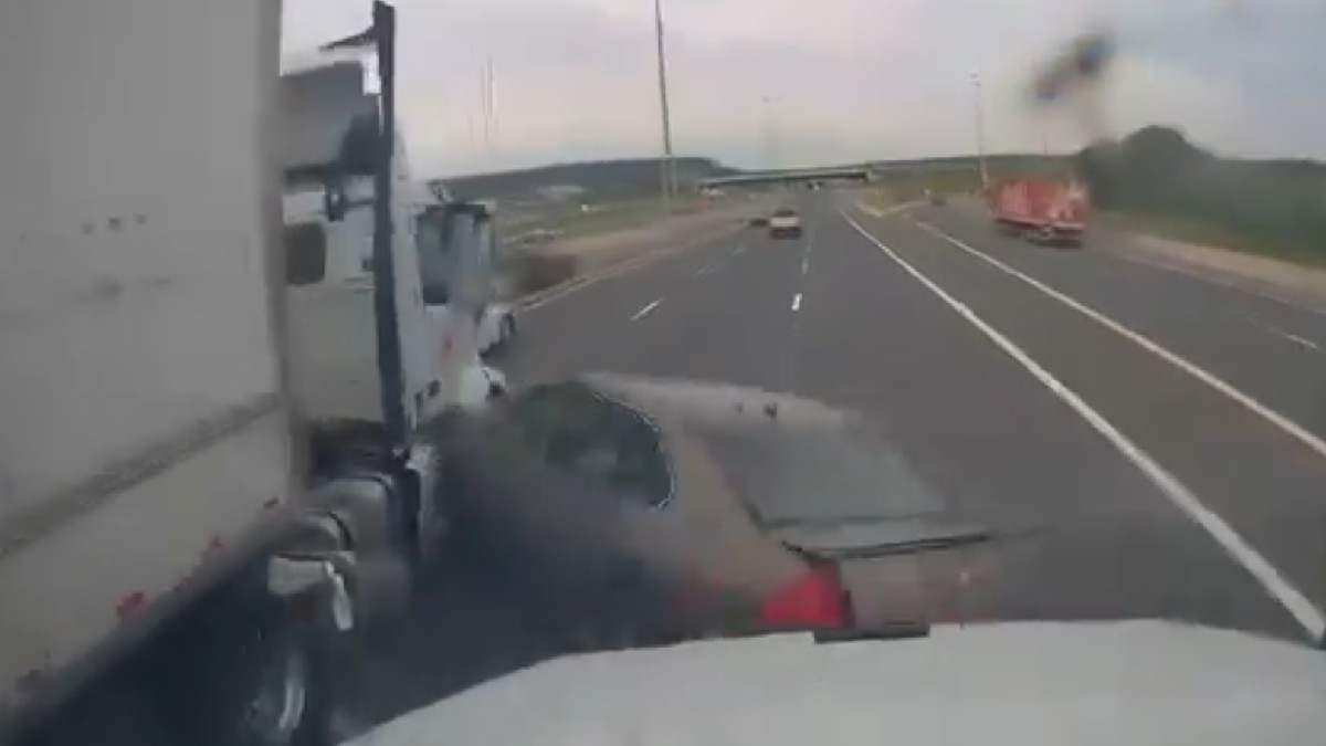 Dashcam Video Shows Highway 401 Crash at Regional Road 25, Milton | Photo Credit: https://x.com/401_da_sarpanch