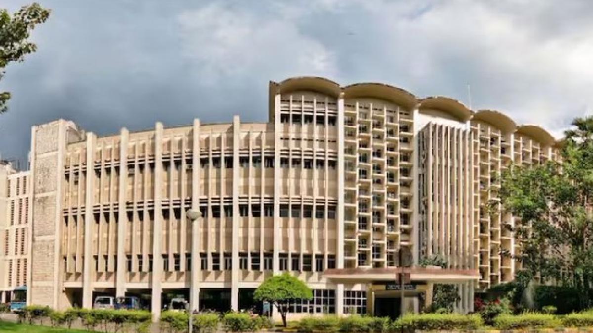 IIT Bombay Student Found Dead in Hostel Room | Photo Credit: https://www.mygreatlearning.com/universities/iit-bombay