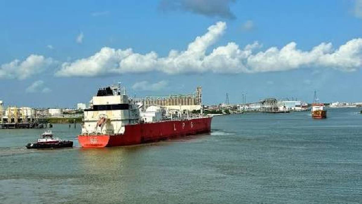 Cargo ship transporting liquefied petroleum gas docked at an Indian port | Photo Credit: https://www.instagram.com