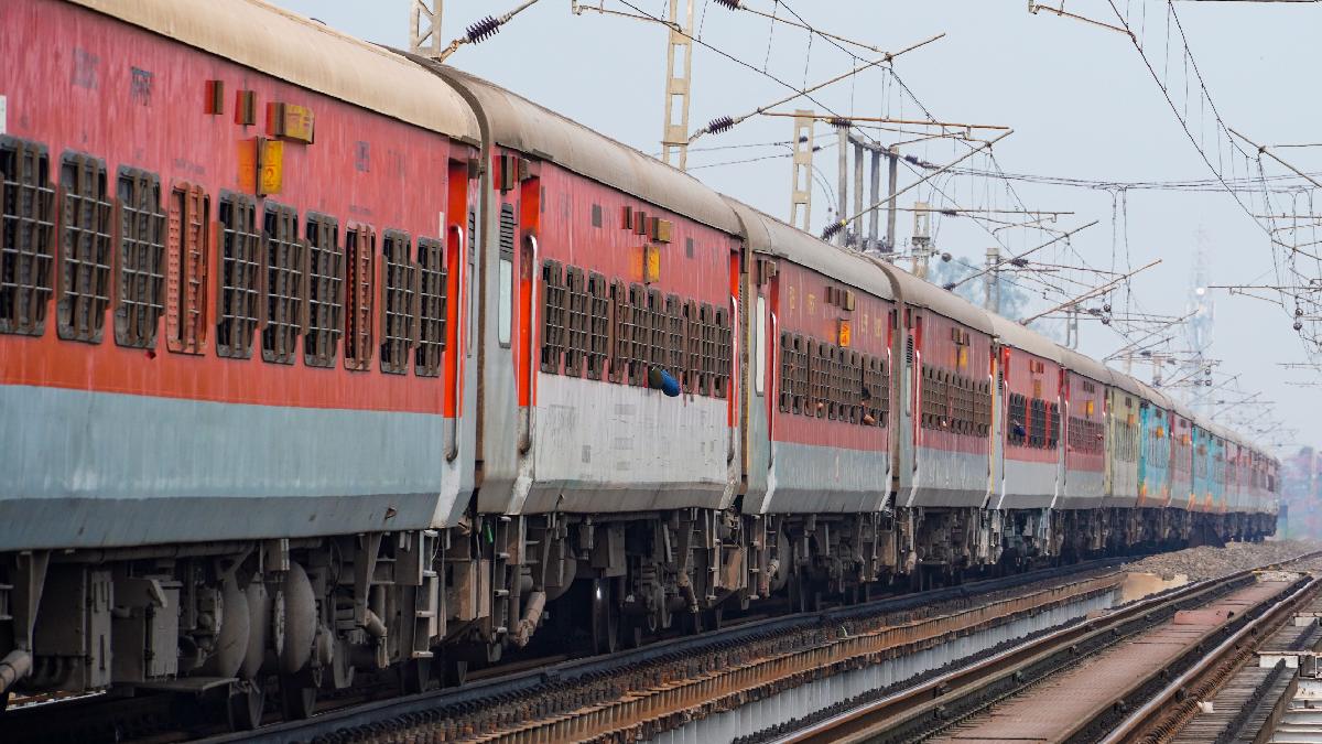 Over 1.27 Crore Railway Bedroll Items Stolen From AC Coaches Since 2022, Causing ₹105 Crore Loss