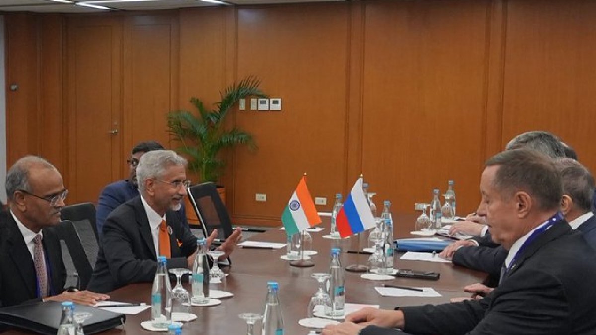 Jaishankar Speaks to Lavrov After Black Sea Attack, Seeks Safety Assurance for Indian Seafarers