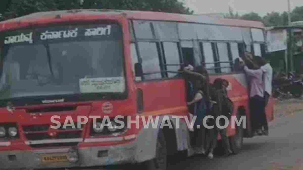 Students Risk Their Lives Hanging from Overcrowded Buses in Jhunjharwad: Transport Shortage Sparks Public Outrage