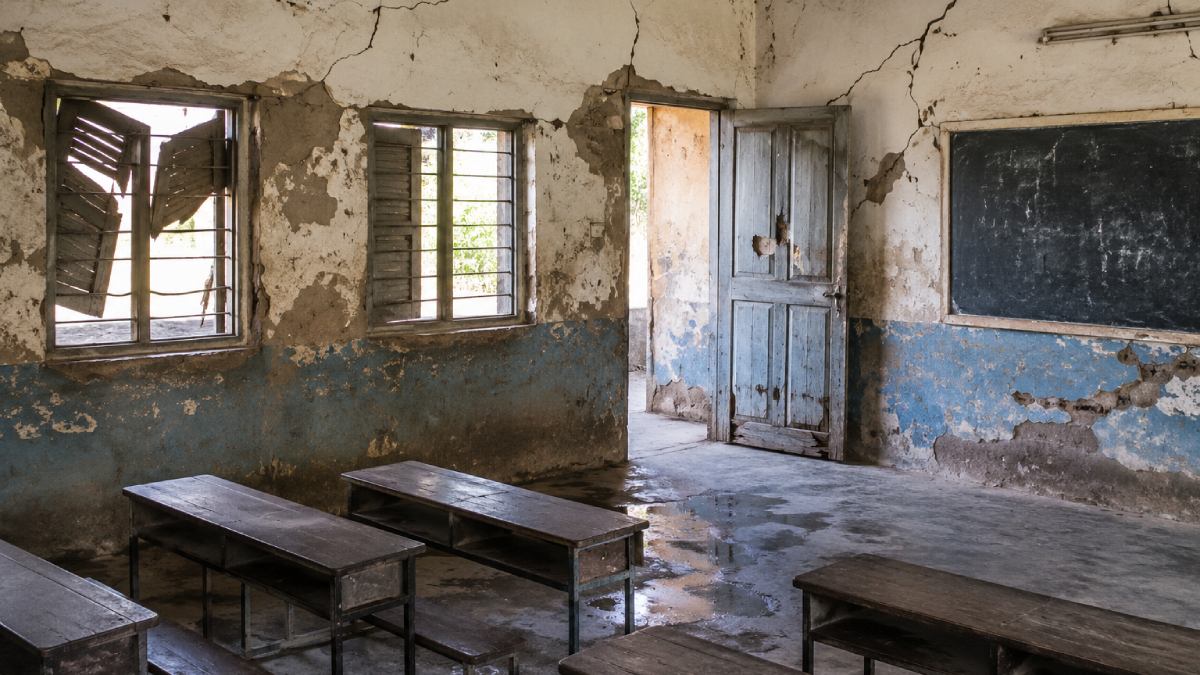 Poor Infrastructure Puts Students at Risk in Karnataka's Kalaburagi as Dilapidated Government School Raises Safety Concerns