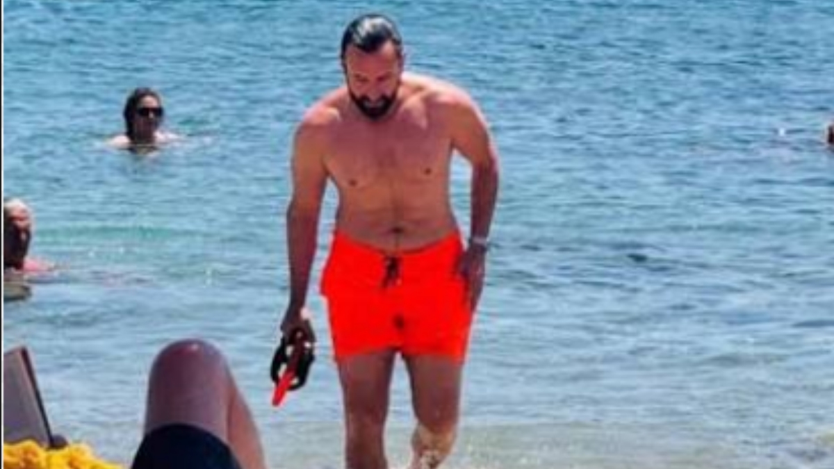 Kareena Kapoor Calls Saif Ali Khan Her 'Hot Husband' as Vacation Pics Go Viral