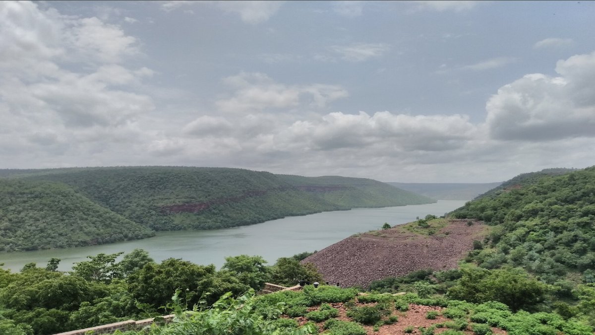 Karnataka Raises Concern as Maharashtra Announces Radha Krishna Lift Irrigation Project on Krishna River