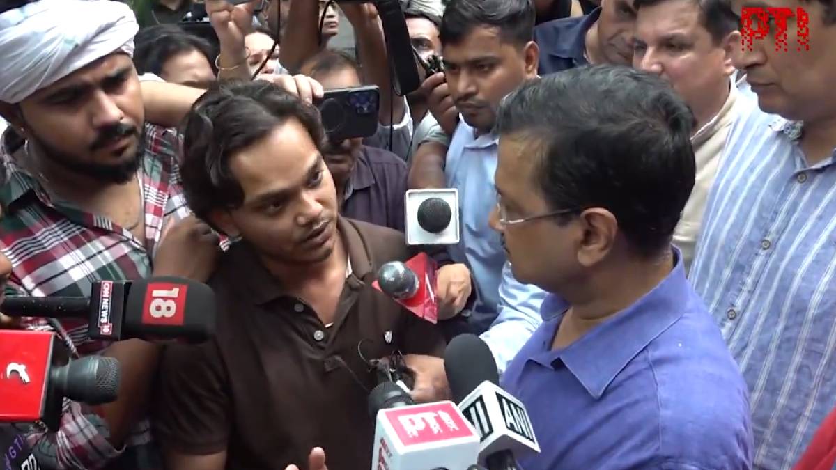 Kejriwal Meets Released Students, Says He Will Secure Bail for 11 More Arrested Protesters