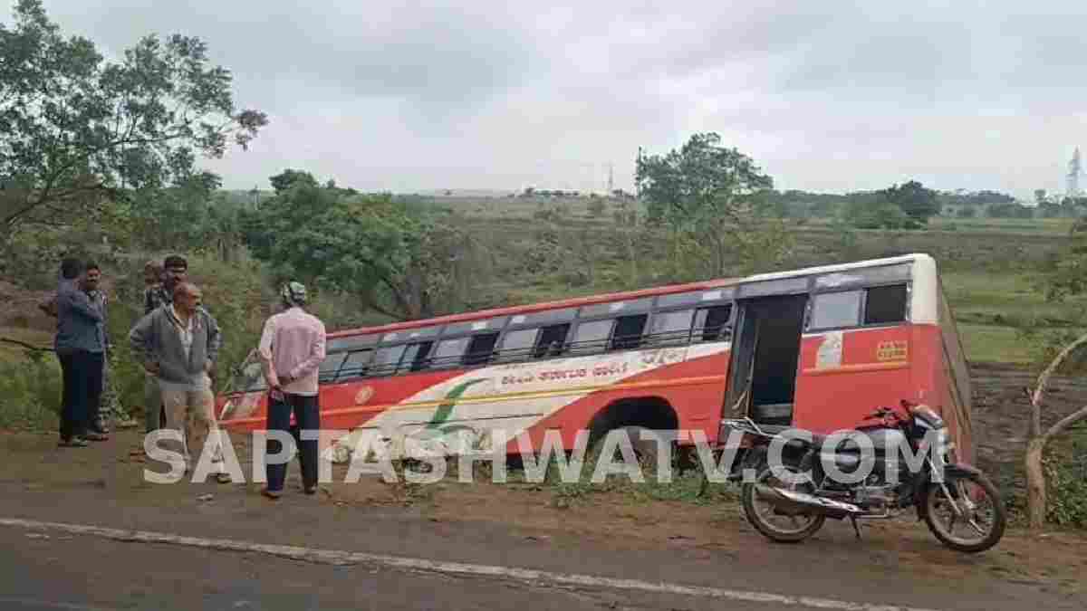 ಕಲಬುರಗಿ - ಮಹಾಗಾಂವ್ ಬಳಿ ಪಲ್ಟಿಯಾದ ಕೆಕೆಆರ್‌ಟಿಸಿ ಬಸ್; ಚಾಲಕ, ನಿರ್ವಾಹಕ ಸೇರಿ ಐವರಿಗೆ ಸಣ್ಣಪುಟ್ಟ ಗಾಯ!!