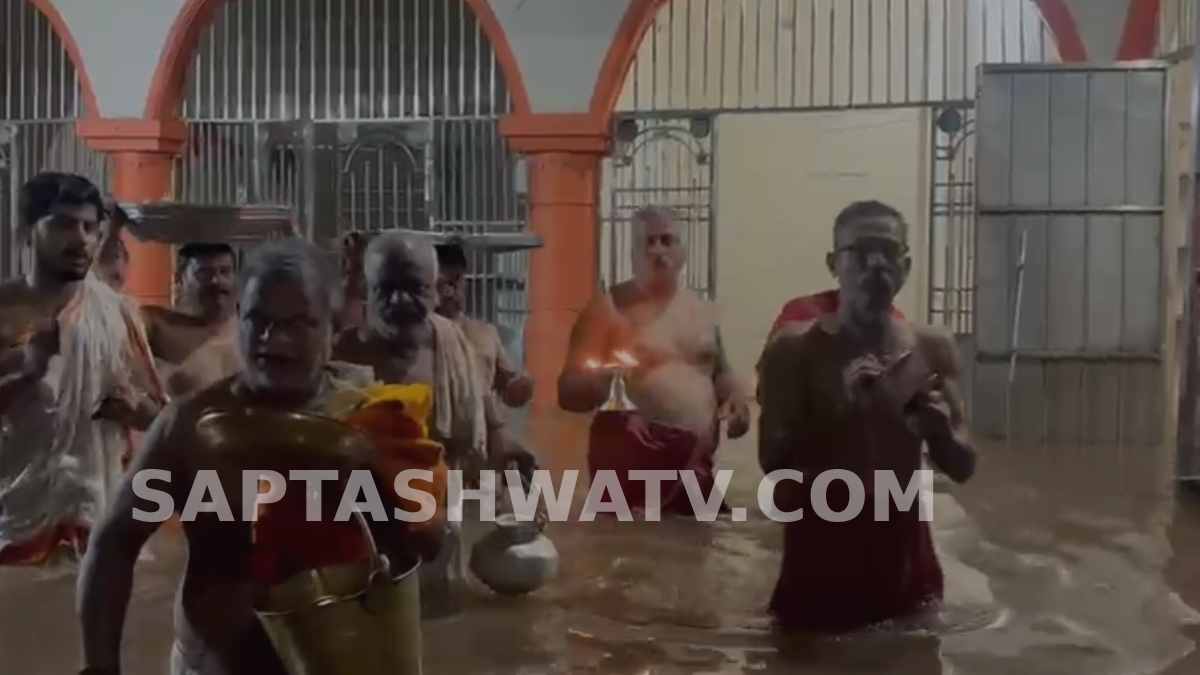 Krishna River Flood Submerges Audumbar Shri Dattatreya Temple; Priests Brave Rising Waters to Continue Sacred Rituals