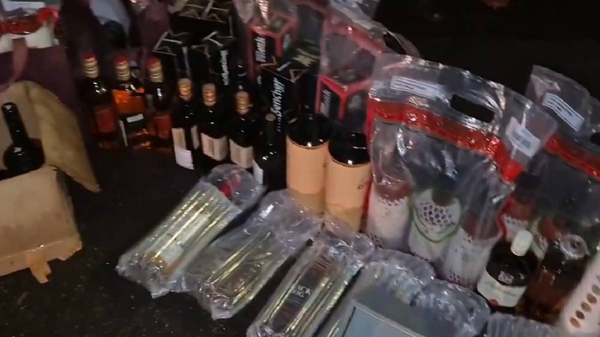 Weekend Goa Trips Expose Alleged Liquor Smuggling Racket in Hyderabad; Two Held