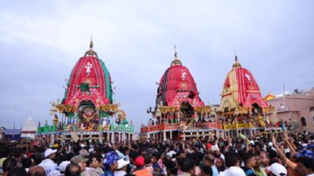 Puri Glitters in Devotion as Lord Jagannath, Balabhadra and Subhadra Adorn Suna Besha