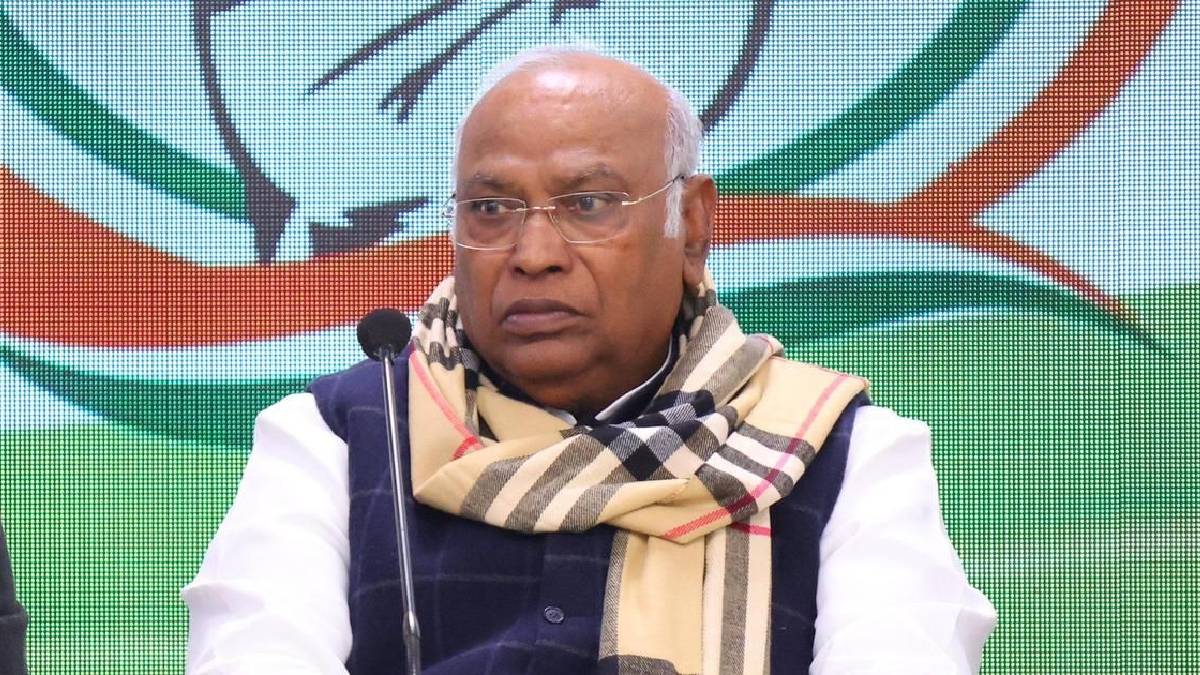 Kharge Urges PM Modi to Address Parliament on Paper Leak Issue