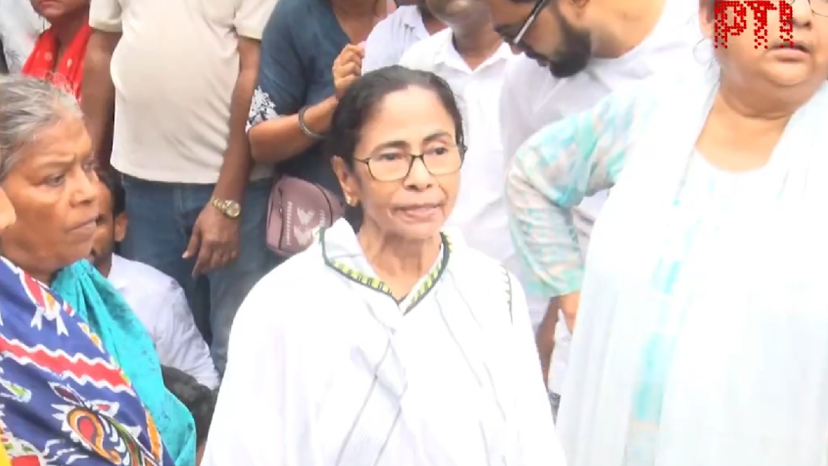 Mamata Banerjee Blames Administration, Leads Massive Protest March Over Baruipur Case