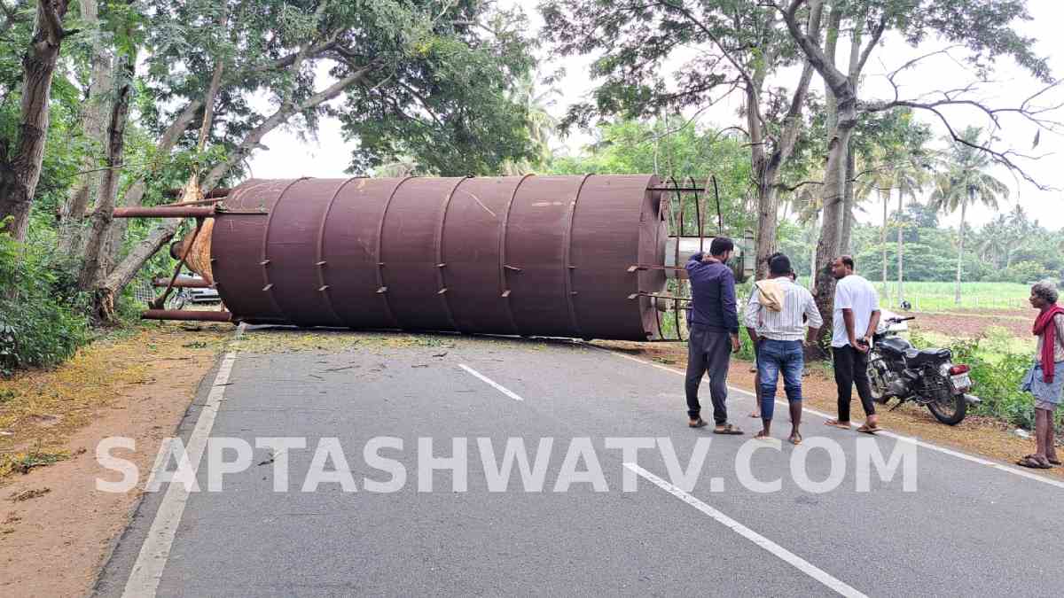 Mandya: Boiler Tank Falls on Mysuru–Channarayapatna Highway, Traffic Disrupted