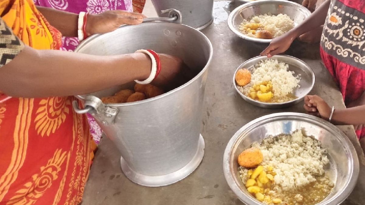 Dead Lizard Found in Mid-Day Meal at Delhi Government School; Food Distribution Halted, Probe Underway
